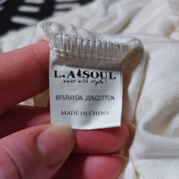 Giraffe Graphic Tank Top - Picture 9 of 10